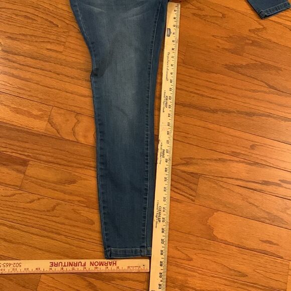 Mom & Co Maternity size medium NWT skinny jeans & very stretchy - Picture 5 of 9